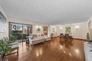 150 Red Top Dr, Libertyville, IL 60048 - Photo 2