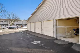 351 Park Ridge Ln, Aurora, IL 60504 - Photo 22