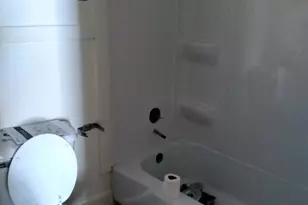 609 W Cottonwood St, Freeport, IL 61032 - Photo 6