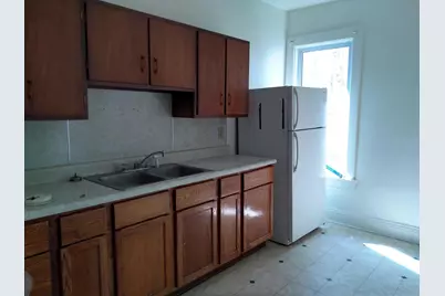 609 W Cottonwood Street, Freeport, IL 61032 - Photo 4