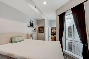 22 W Ontario St, Chicago, IL 60654 - Photo 36