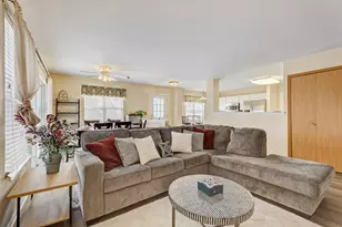 1212 Hillsborough Ct, Crystal Lake, IL 60014 - Photo 4