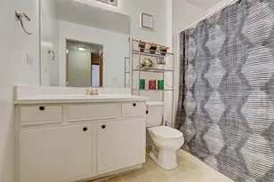 1212 Hillsborough Ct, Crystal Lake, IL 60014 - Photo 10