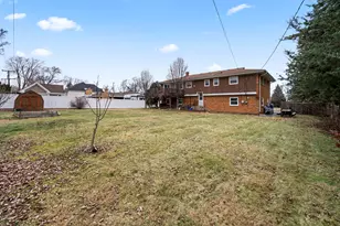 8111 W 91st St, Hickory Hills, IL 60457 - Photo 2