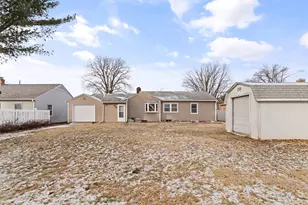 2111 30th St, Rock Island, IL 61201 - Photo 38