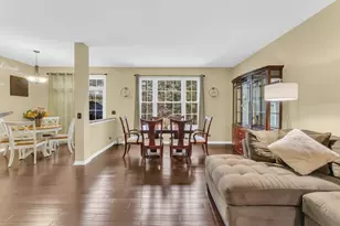 414 Bay Tree Cir, Vernon Hills, IL 60061 - Photo 8