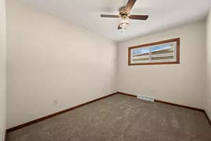 1118 Holmes Pl, Dekalb, IL 60115 - Photo 10