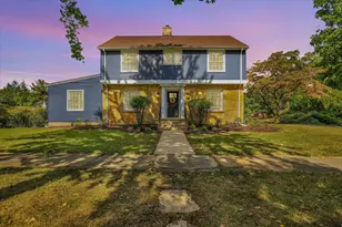 1212 W Healey St, Champaign, IL 61821 - Photo 2