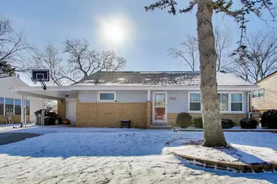 7441 Lyons Street, Morton Grove, IL 60053 - Photo 2