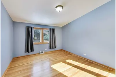 7441 Lyons Street, Morton Grove, IL 60053 - Photo 10