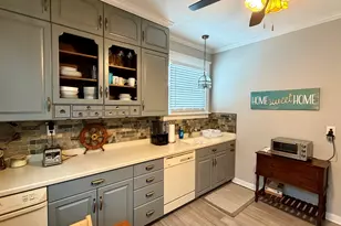 500 Barrett St, Elgin, IL 60120 - Photo 2