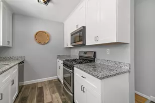 609 Ivy Ln, Bradley, IL 60915 - Photo 6