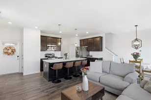 120 Kingsport Dr, South Elgin, IL 60177 - Photo 2