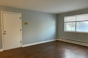 201 N Waters Edge Dr, Glendale Heights, IL 60139 - Photo 2