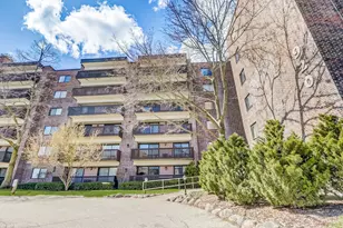 920 Vose Dr, Gurnee, IL 60031 - Photo 1