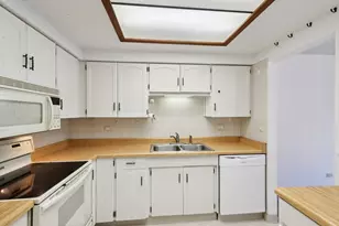 920 Vose Dr, Gurnee, IL 60031 - Photo 14