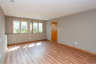 7840 Cronin Ave, Justice, IL 60458 - Photo 6