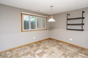 7840 Cronin Ave, Justice, IL 60458 - Photo 8