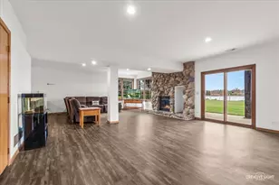 675 White Pine Cir, Lake in the Hills, IL 60156 - Photo 20