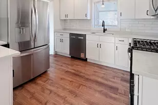 9052 W 92nd St, Hickory Hills, IL 60457 - Photo 4