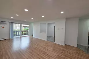 6 Parkside Ct, Vernon Hills, IL 60061 - Photo 2