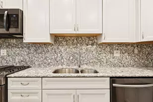 1040 W Balmoral Ave, Chicago, IL 60640 - Photo 10