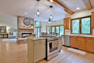 135 Country Ln, Yorkville, IL 60560 - Photo 10