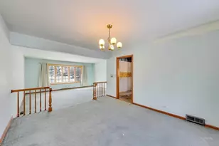 413 S Carol Ln, Mount Prospect, IL 60056 - Photo 8