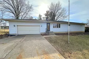 1605 Sharon Rd, Streator, IL 61364 - Photo 2