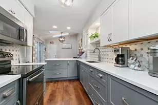 529 White Oak Ln, Lake Barrington, IL 60010 - Photo 10