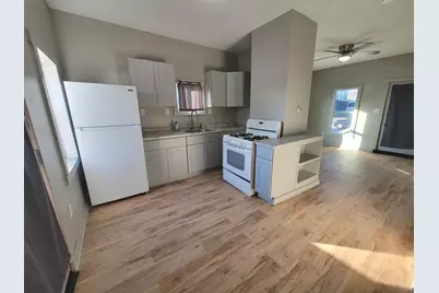 533 Deleon Street, Ottawa, IL 61350 - Photo 2