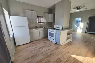 533 Deleon St, Ottawa, IL 61350 - Photo 2