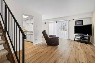 2 Cour Masson, Palos Hills, IL 60465 - Photo 2