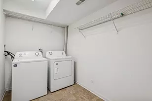 836 Lewisburg Ln, Aurora, IL 60504 - Photo 24