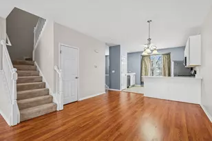 836 Lewisburg Ln, Aurora, IL 60504 - Photo 6