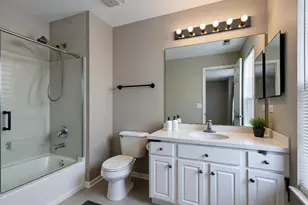 836 Lewisburg Ln, Aurora, IL 60504 - Photo 14