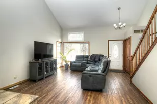 107 S River Rd, McHenry, IL 60051 - Photo 6