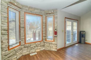 107 S River Rd, McHenry, IL 60051 - Photo 8