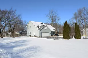 107 S River Rd, McHenry, IL 60051 - Photo 2