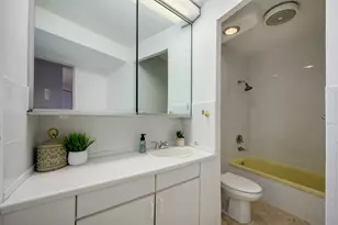 300 N State St, Chicago, IL 60654 - Photo 14