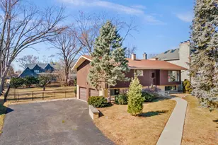 611 Clover Ct, Naperville, IL 60540 - Photo 4