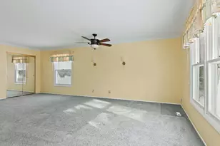 1021 Abbey Dr, Crystal Lake, IL 60014 - Photo 14