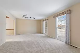 1021 Abbey Dr, Crystal Lake, IL 60014 - Photo 2