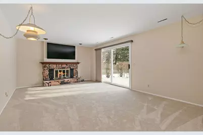 1021 Abbey Drive, Crystal Lake, IL 60014 - Photo 12