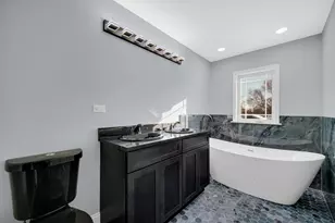 6532 W 112th St, Worth, IL 60482 - Photo 14