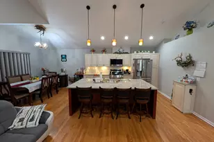 909 Mayfair Ct, Elk Grove Village, IL 60007 - Photo 10