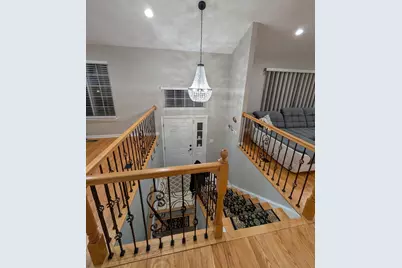 909 Mayfair Court, Elk Grove Village, IL 60007 - Photo 12