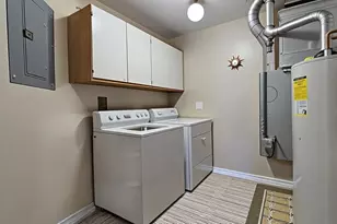 1241 Ballantrae Pl, Mundelein, IL 60060 - Photo 10