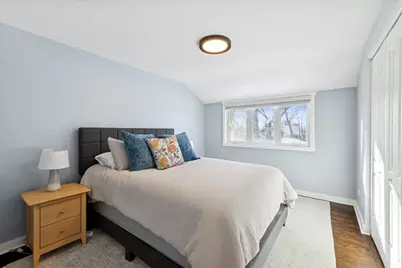 566 S Cedar Avenue, Elmhurst, IL 60126 - Photo 18