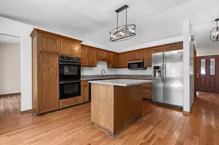 11738 Southgate Rd, Roscoe, IL 61073 - Photo 4